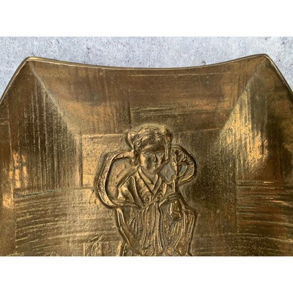 Decorative Brass Tray/Plate Made in Taiwan Woman Wearing Dress Vintage - Picture 2 of 8